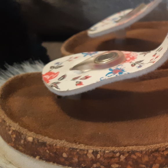 Floral Girl's Size 2 Softmoc Birkenstock Style Thong Sandal - Picture 4 of 5